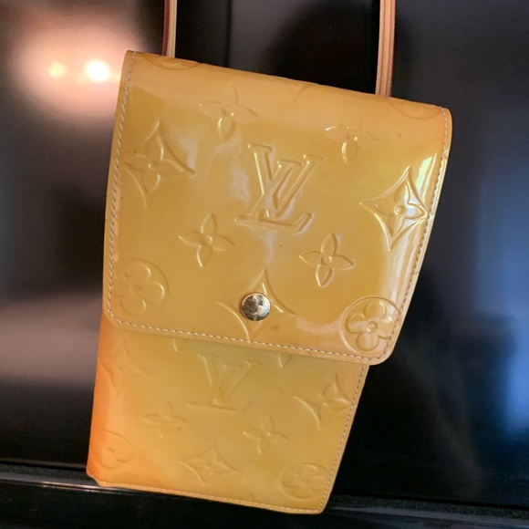 Louis Vuitton Handbags - Louis Vuitton Crossbody pouch
